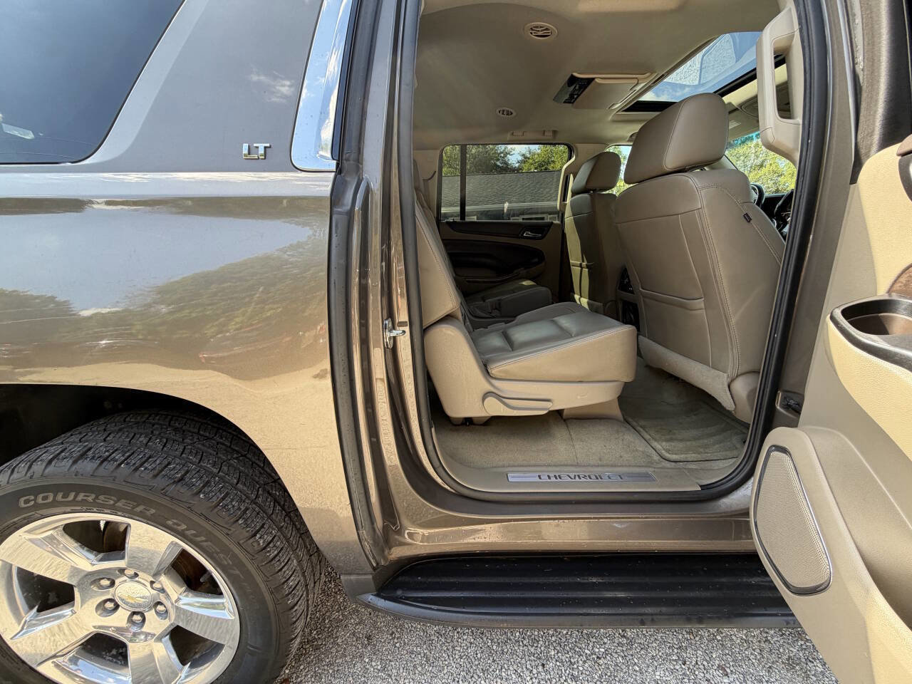 Used 2016 Chevrolet Suburban LT image 20