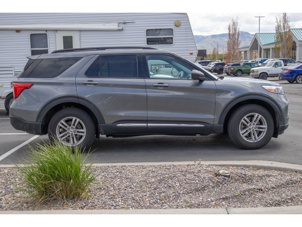 Used 2024 Ford Explorer XLT w/ Equipment Group 202A AWD/4WD image 4