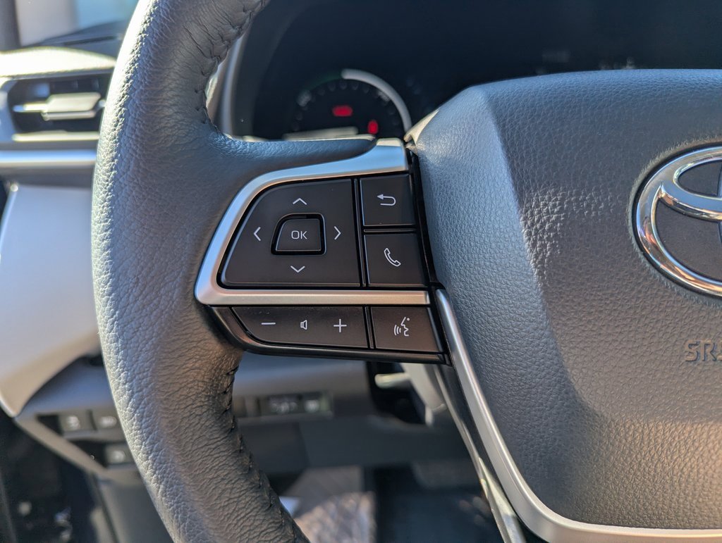 Used 2025 Toyota Sienna XLE image 30