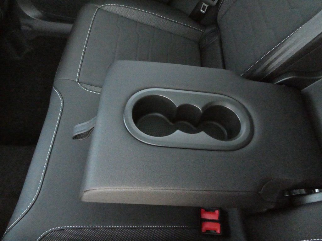 Certified 2025 Volkswagen Taos SE FWD image 37