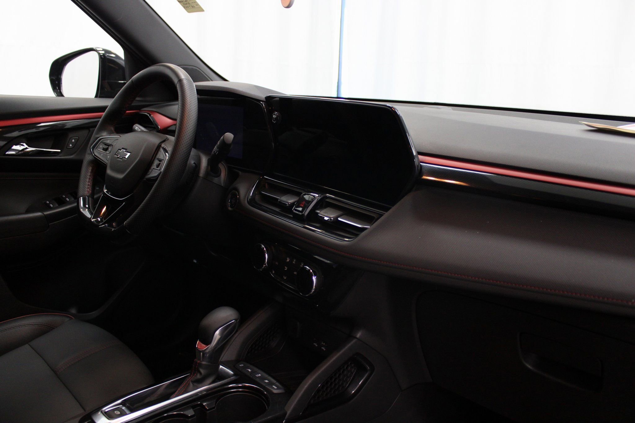 Used 2024 Chevrolet TrailBlazer RS image 28