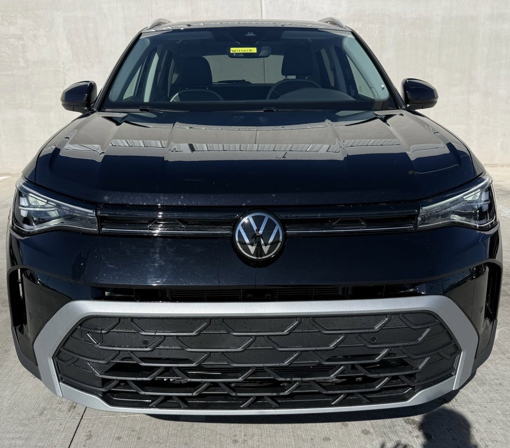 Used 2025 Volkswagen Taos SE image 2