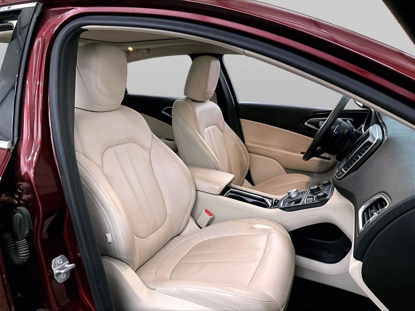 Used 2016 Chrysler 200 C image 7