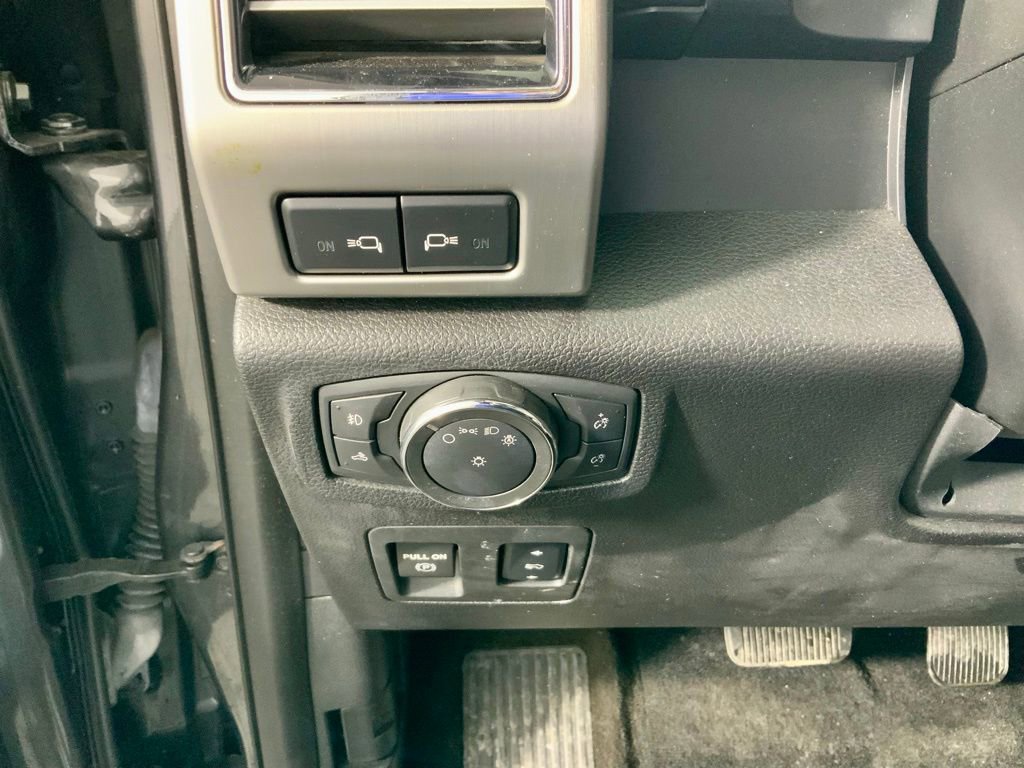 Used 2018 Ford F150 Platinum w/ Equipment Group 701A Luxury image 21