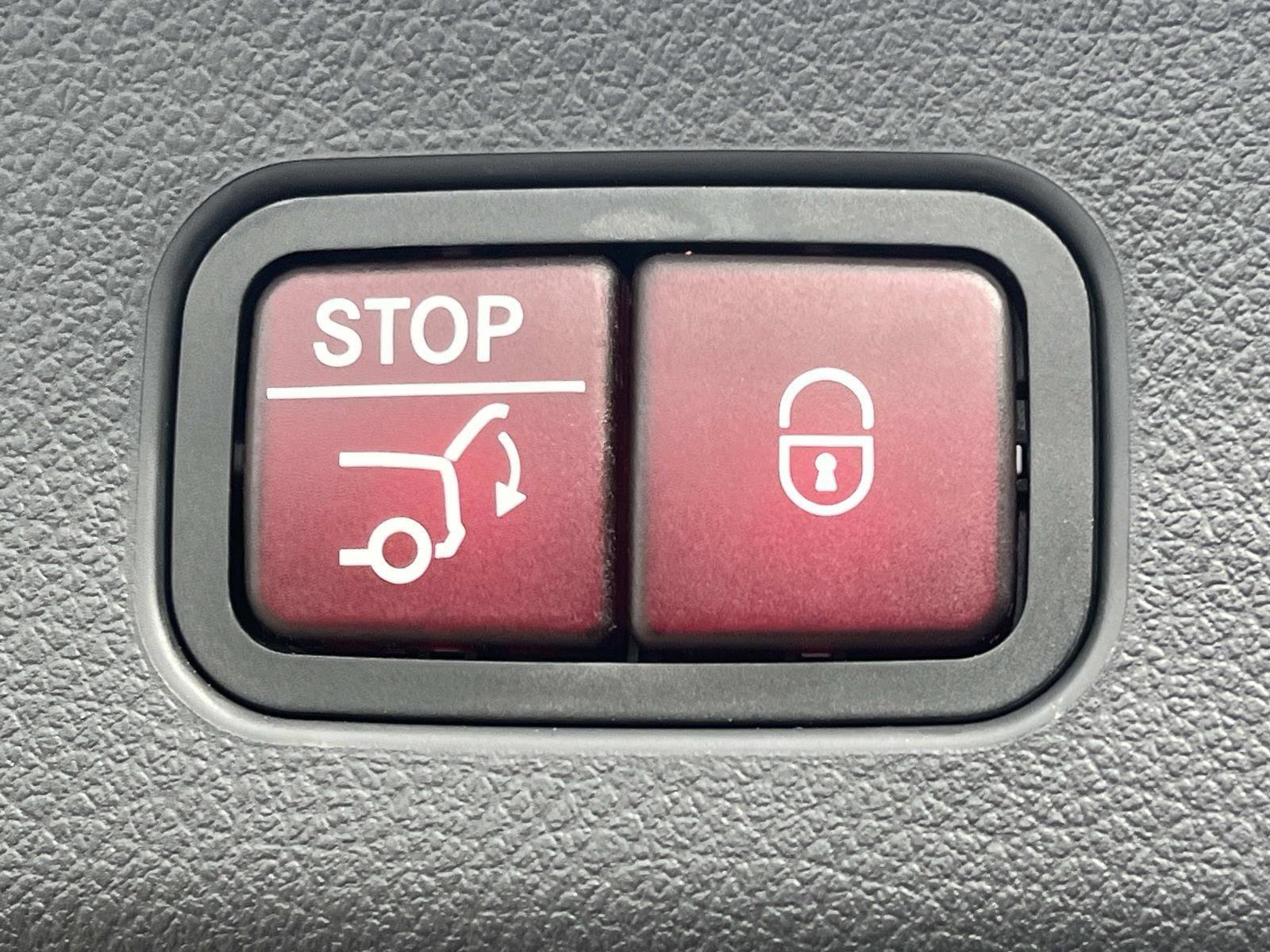 Certified 2025 Mercedes-Benz GLC 300 image 11