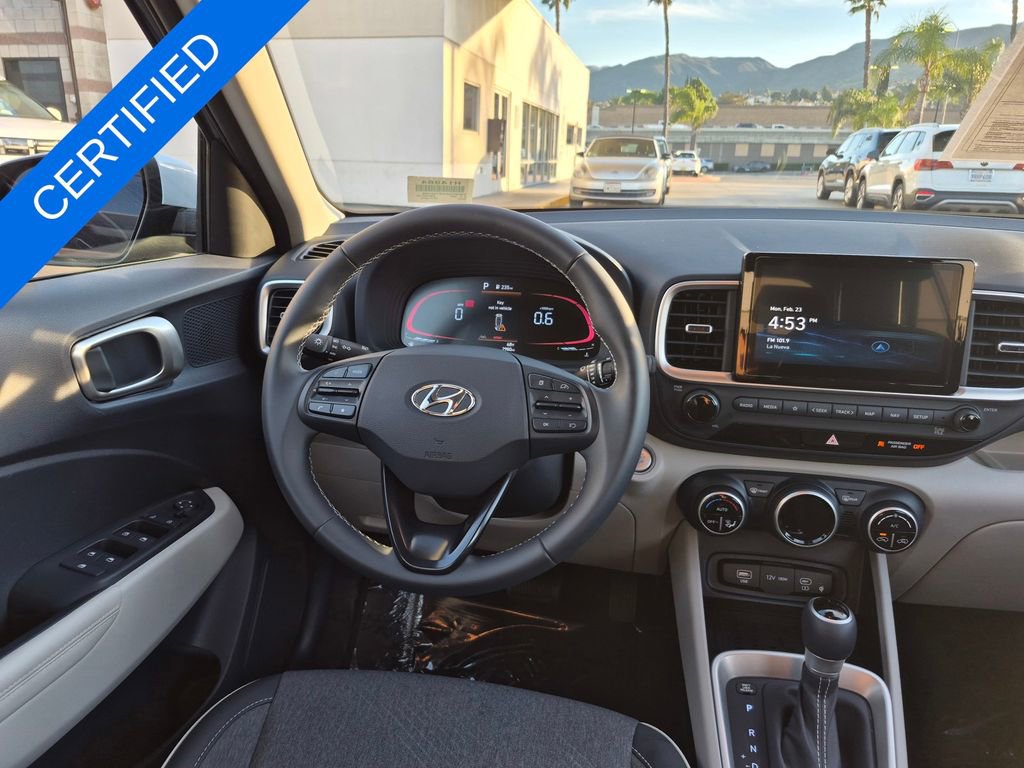 Used 2025 Hyundai Venue Limited image 23