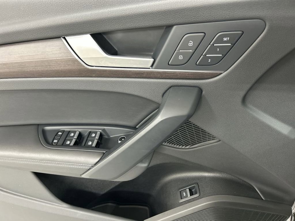 Used 2023 Audi Q5 2.0T Premium Plus w/ Premium Plus Package image 11
