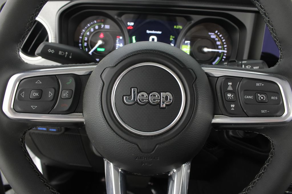 Used 2025 Jeep Wrangler Unlimited Sahara AWD/4WD image 12