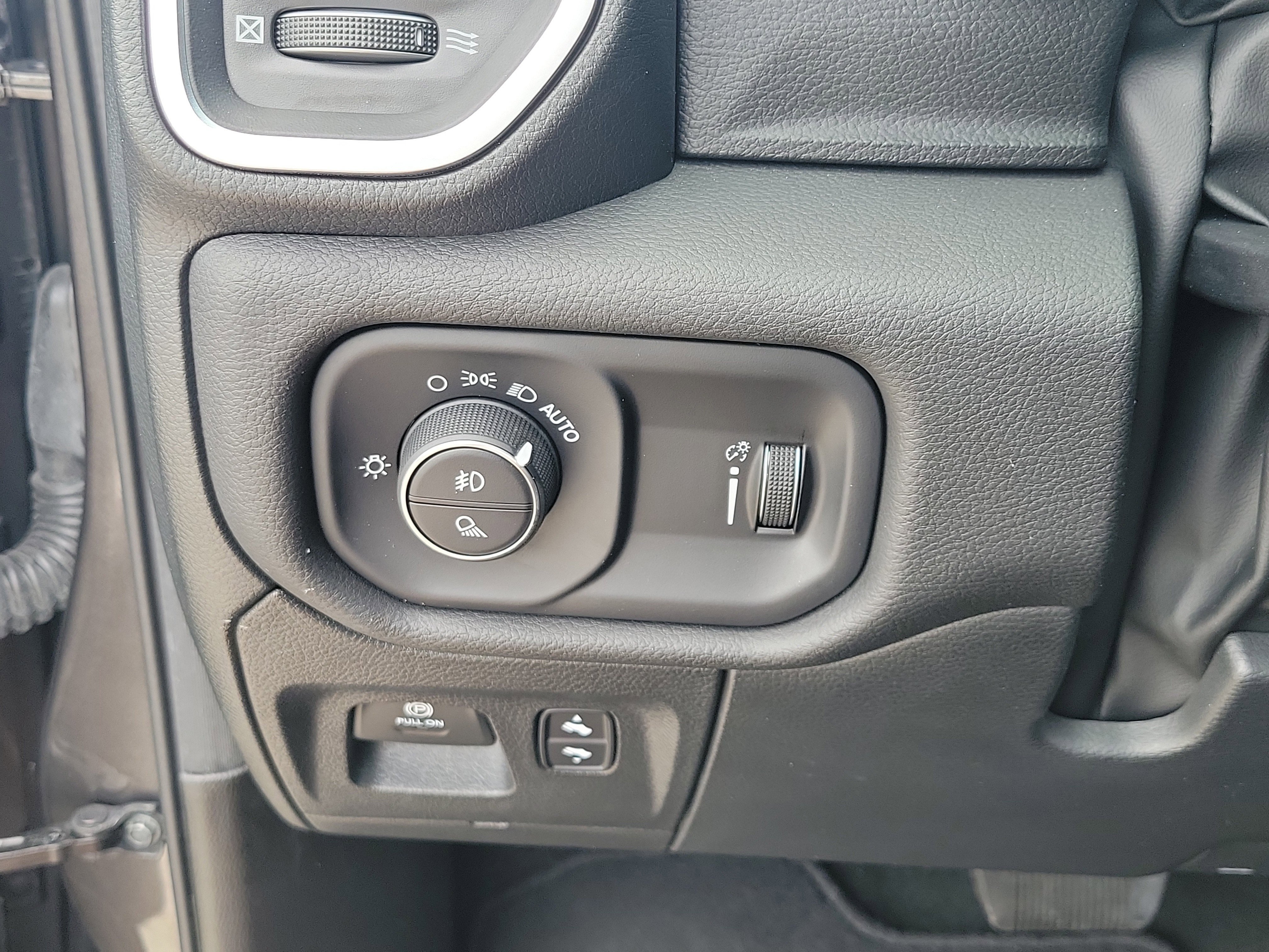 Used 2024 RAM 1500 Big Horn AWD/4WD image 26