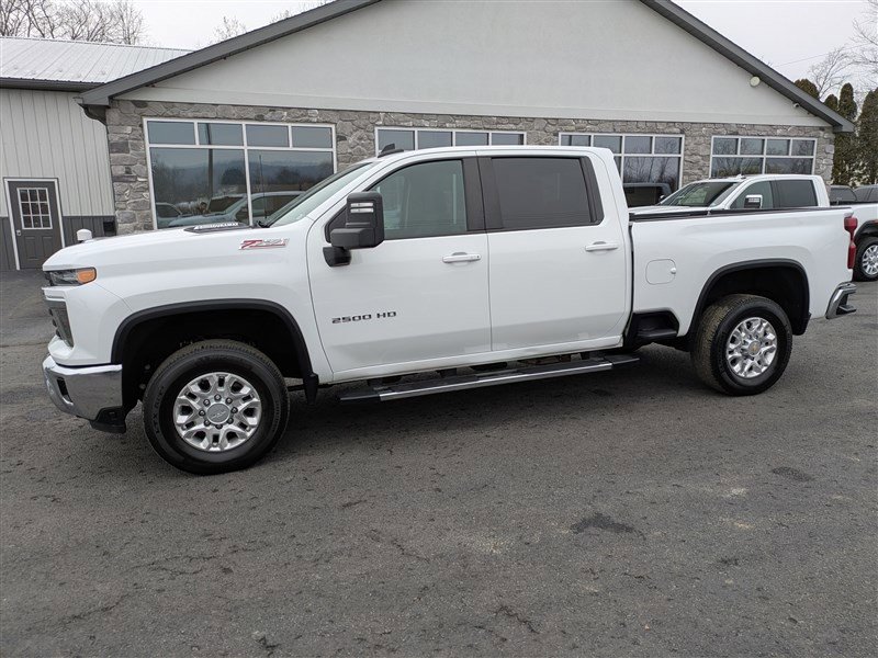 Used 2024 Chevrolet Silverado 2500 LT image 3