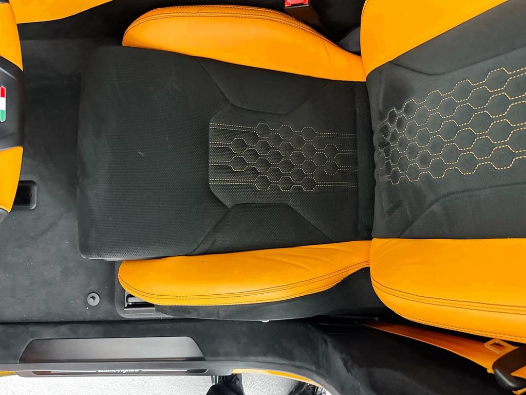 Used 2023 Lamborghini Urus Performante AWD/4WD image 20