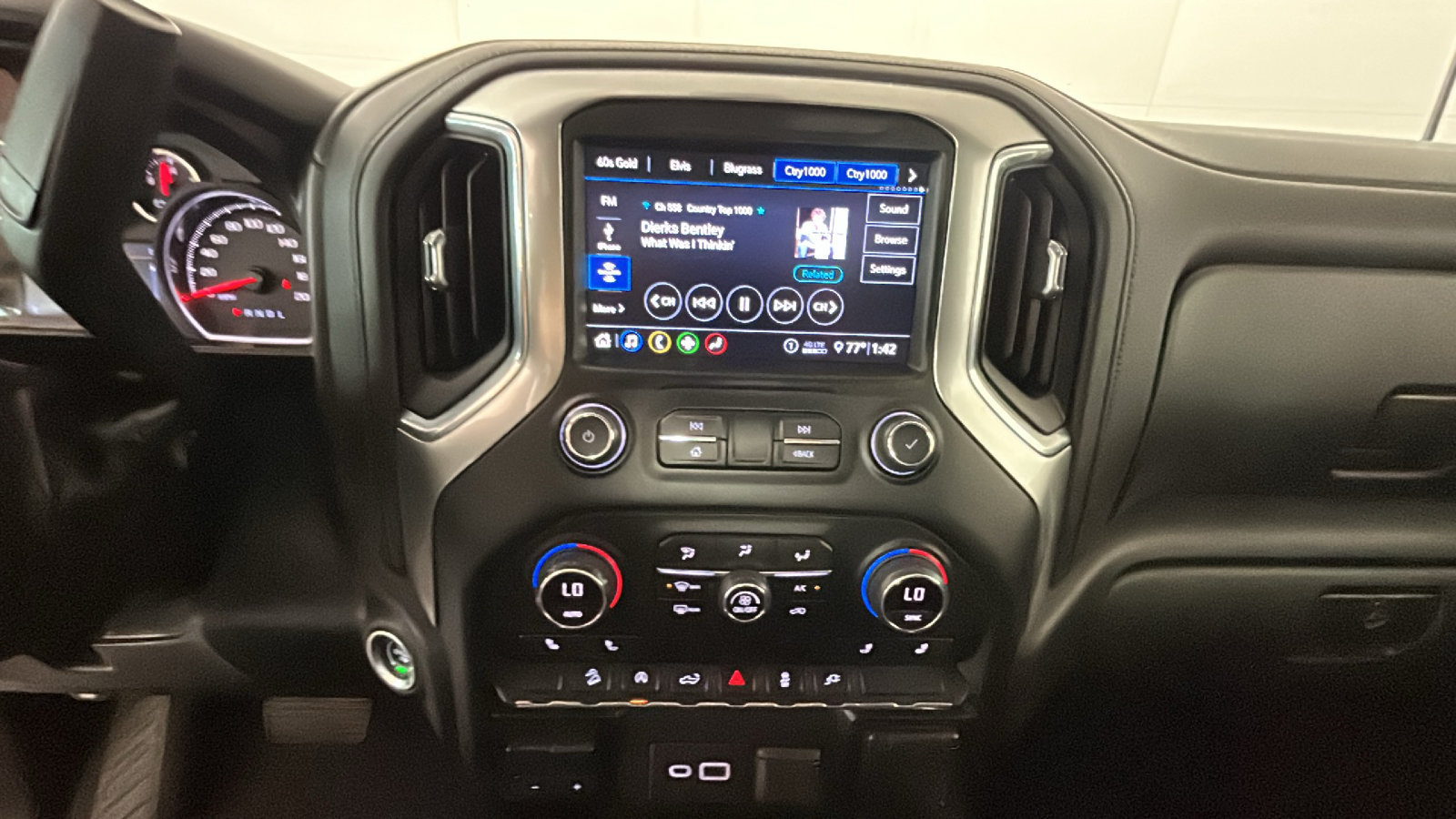 Used 2020 Chevrolet Silverado 1500 LT Trail Boss AWD/4WD image 27