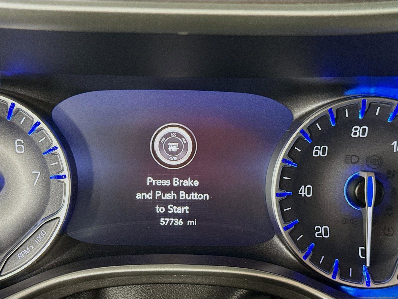 Used 2023 Chrysler Pacifica Touring-L image 6