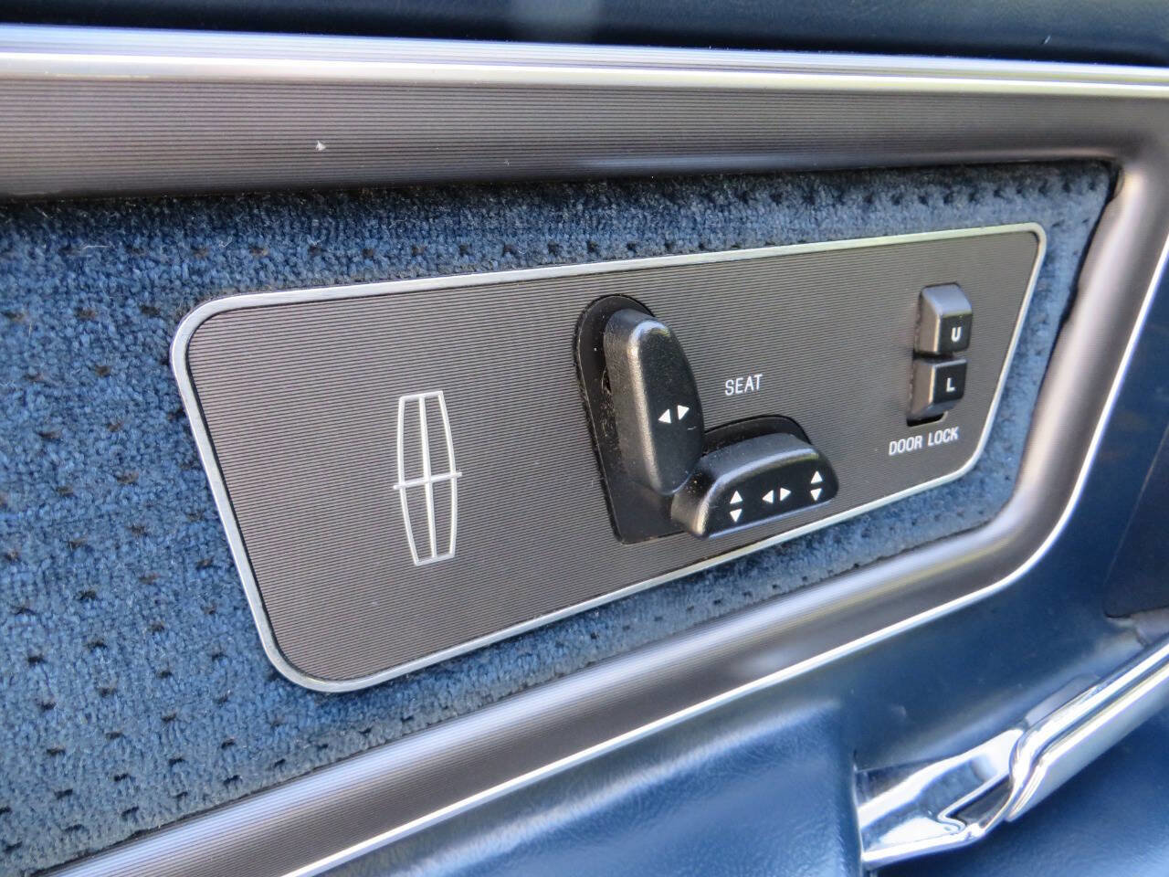 Used 1988 Lincoln Mark VII LSC RWD image 15