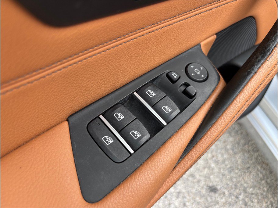 Used 2020 BMW 540i w/ Premium Package RWD image 25