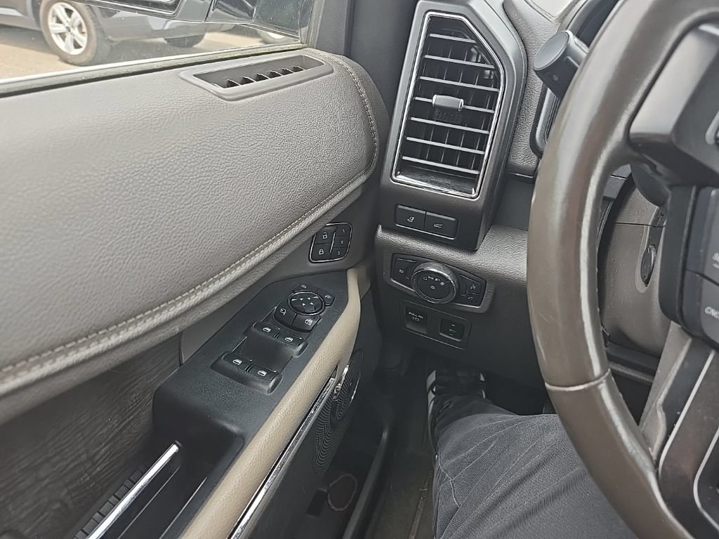 Used 2018 Ford Expedition Limited w/ Equipment Group 301A AWD/4WD image 22