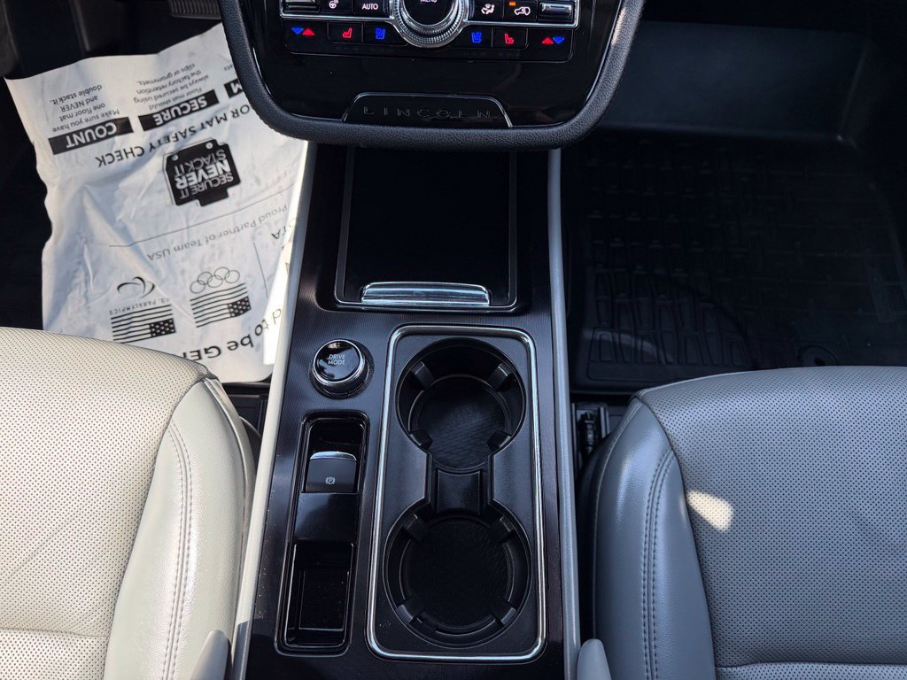 Used 2022 Lincoln Corsair AWD w/ Premium Package image 27