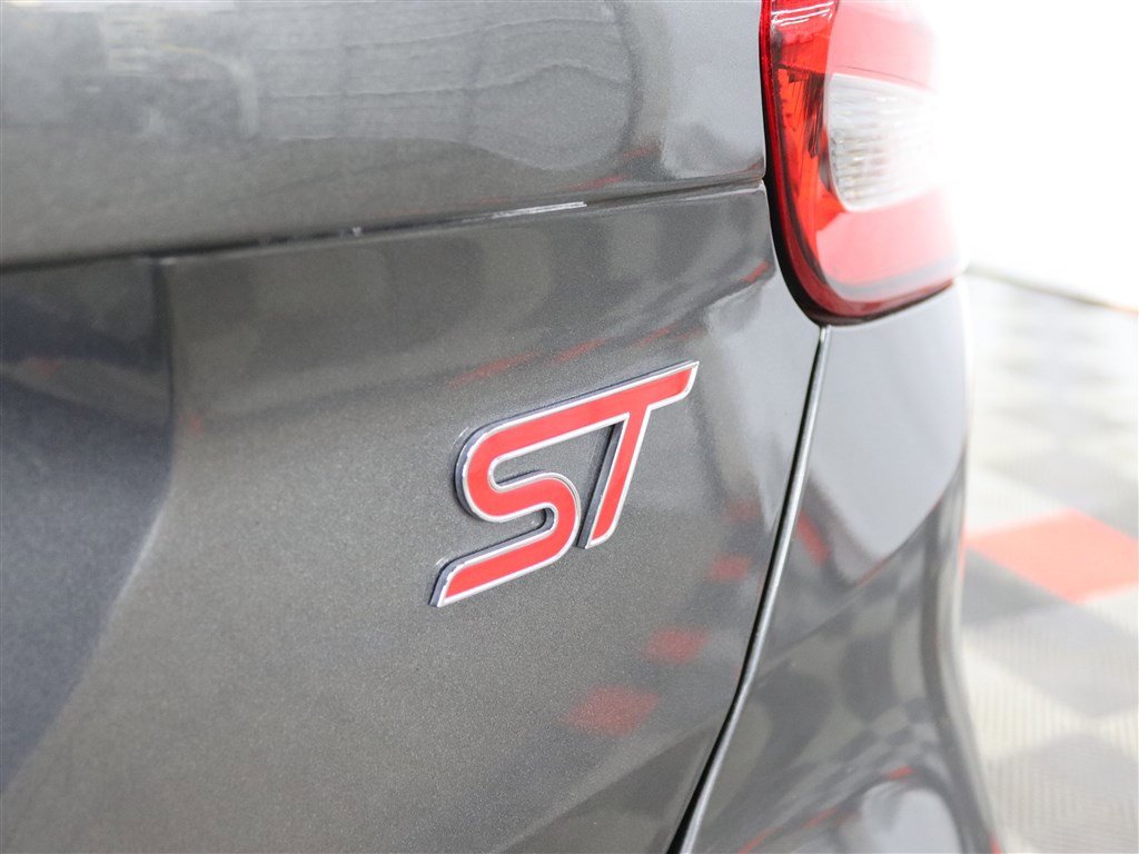 Used 2018 Ford Focus ST image 8