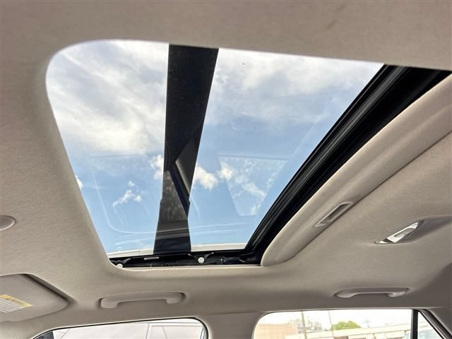 Used 2023 Hyundai Venue SEL FWD image 24