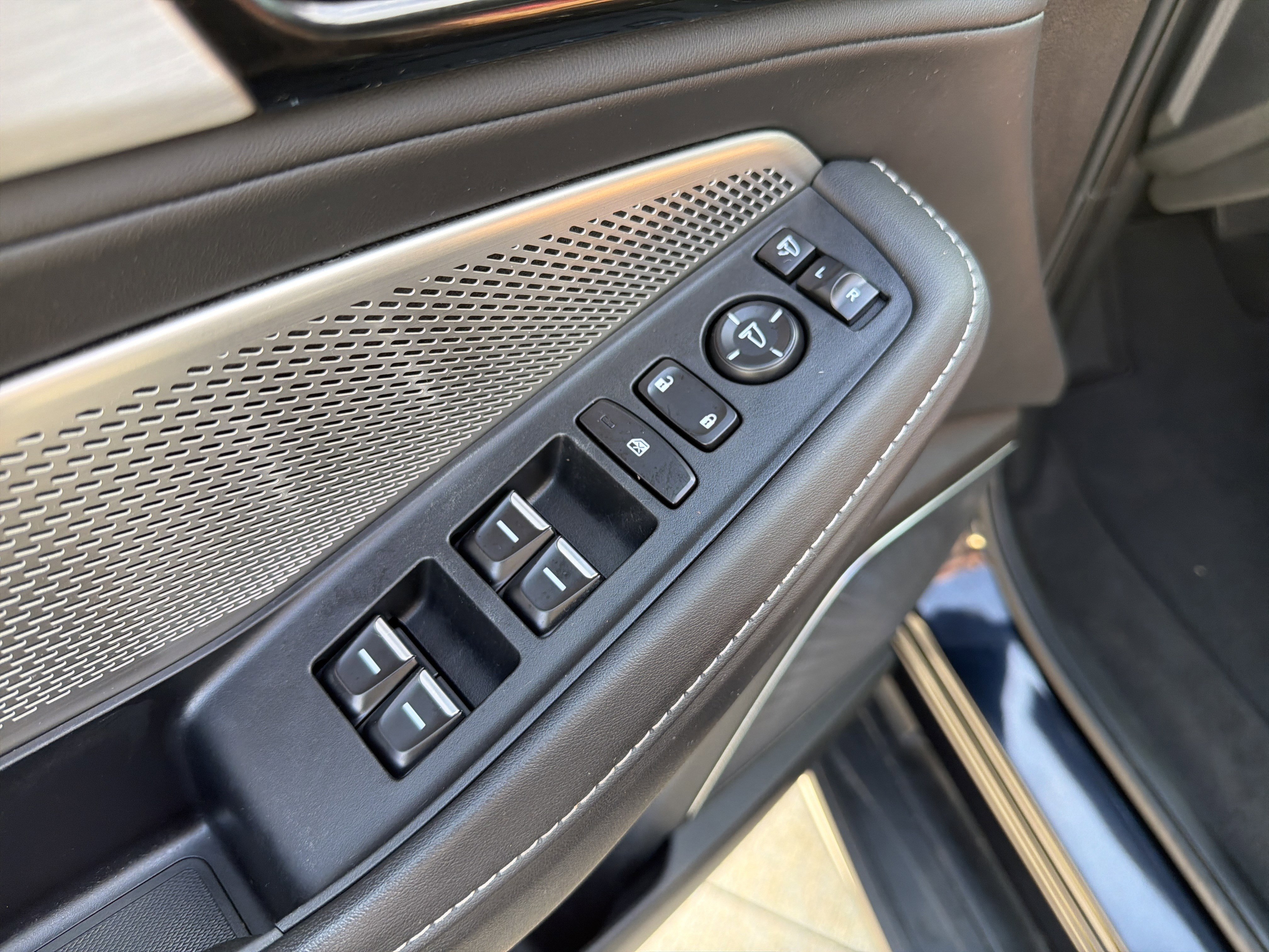 Certified 2024 Acura MDX SH-AWD w/ Technology Package image 15