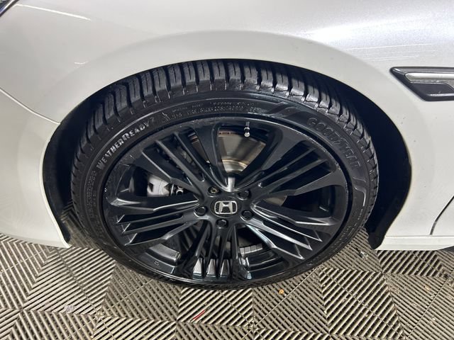 Used 2018 Honda Accord Touring image 11