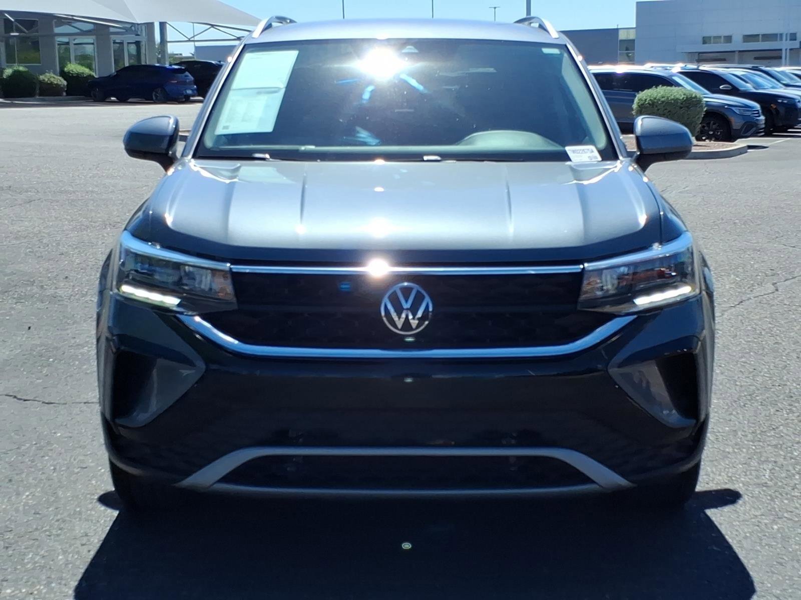 Certified 2023 Volkswagen Taos SE w/ Black Wheel Package image 2