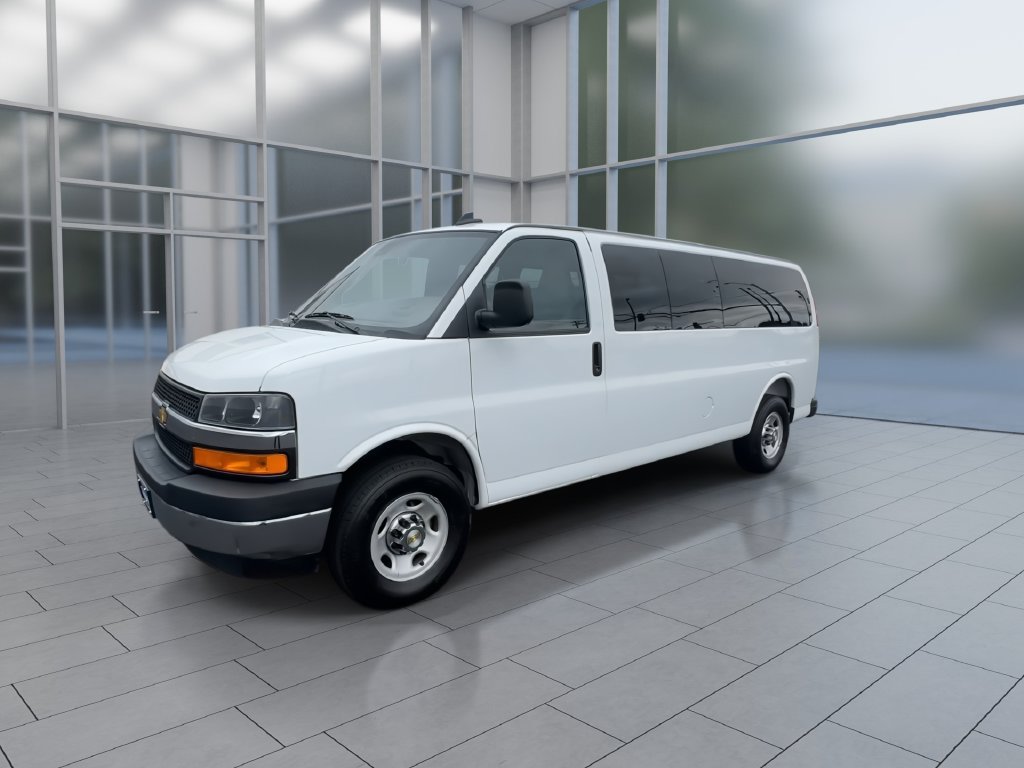 Used 2025 Chevrolet Express 3500 LT w/ LT Preferred Equipment Group RWD image 4