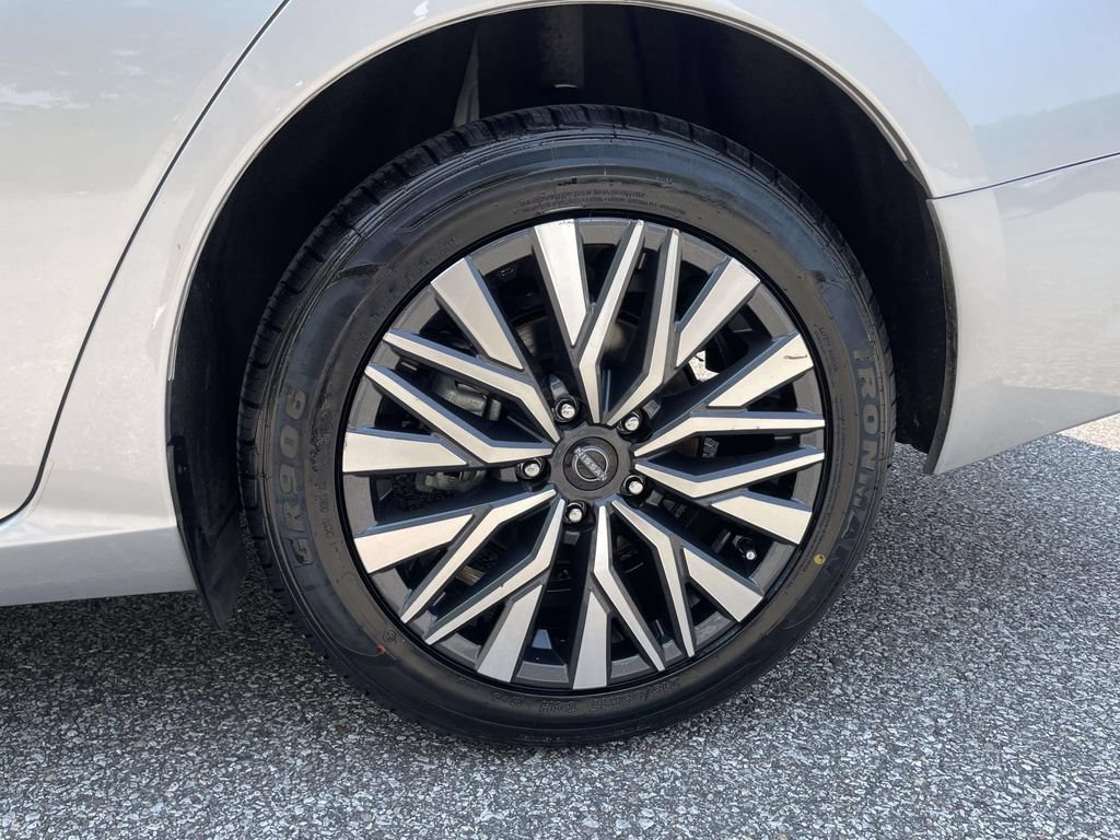 Used 2024 Nissan Altima 2.5 SV AWD/4WD image 10