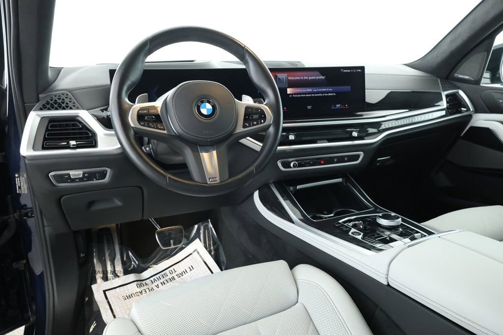 Used 2023 BMW X7 xDrive40i w/ M Sport Package AWD/4WD image 11