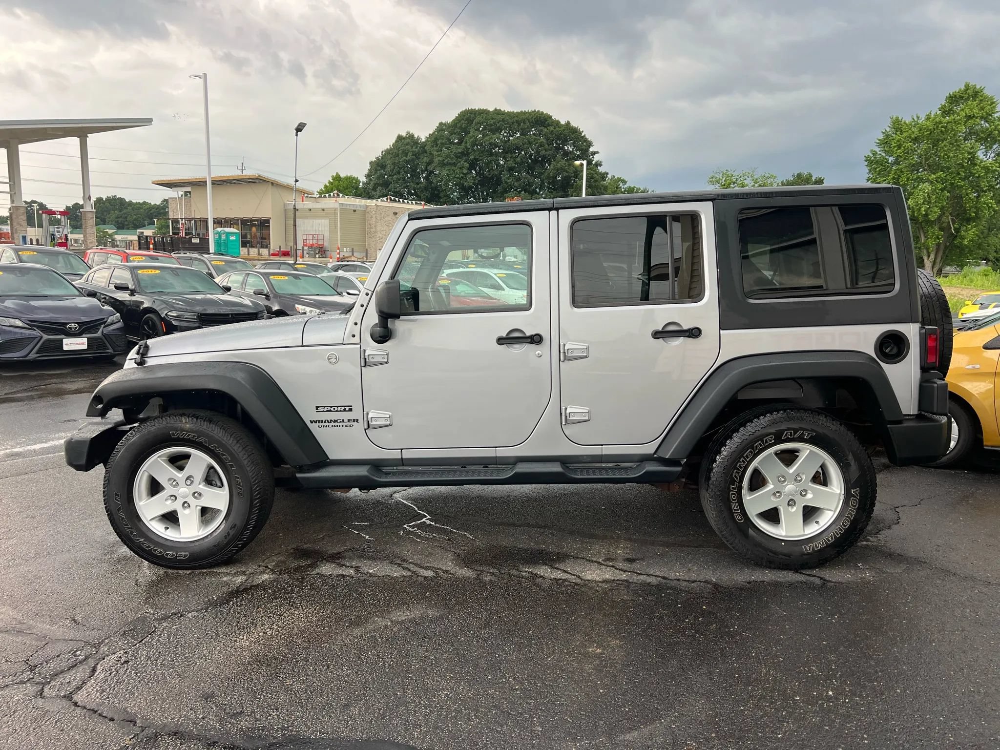 Used 2014 Jeep Wrangler Unlimited Sport w/ Quick Order Package 24S AWD/4WD image 2