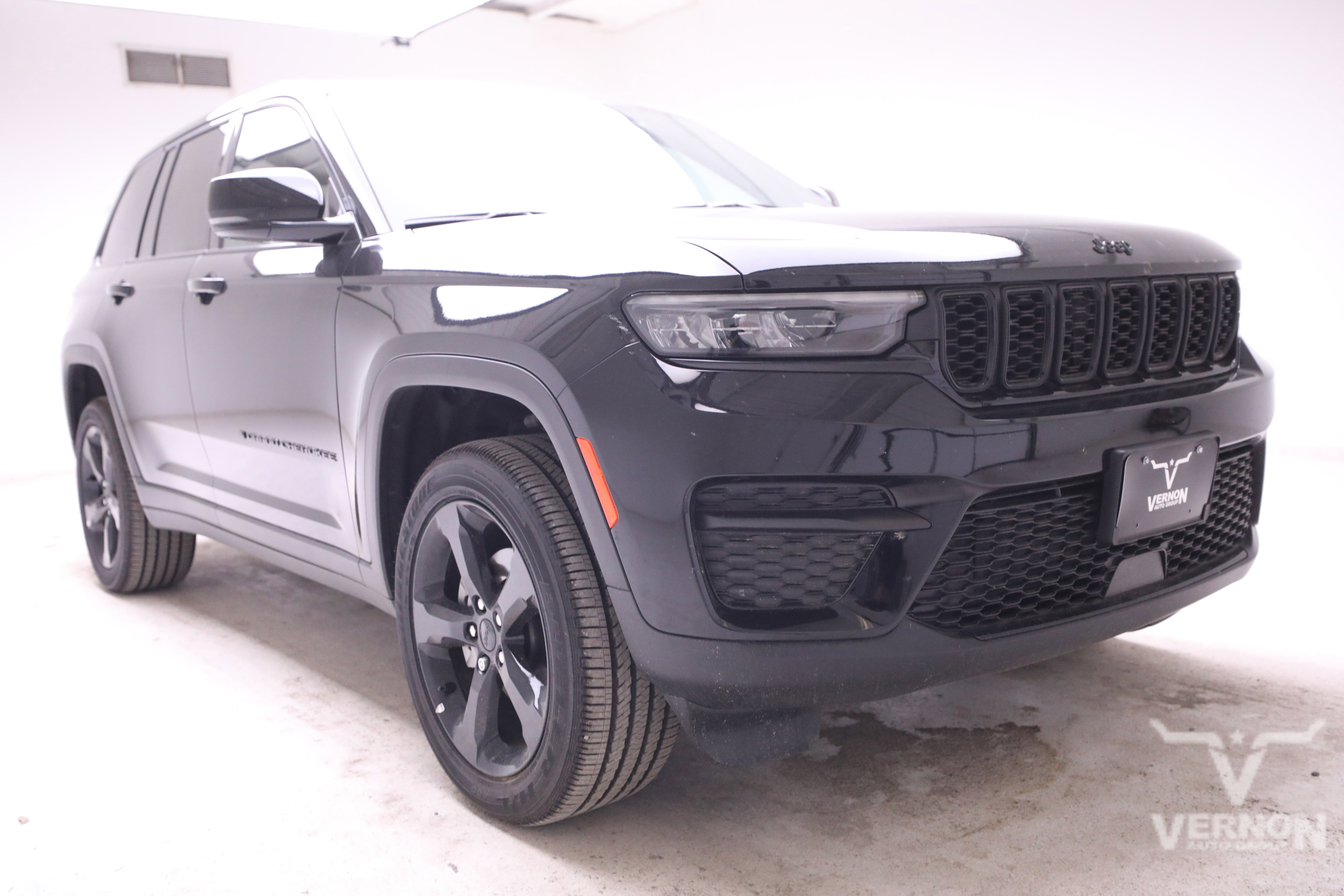 New 2025 Jeep Grand Cherokee Altitude image 7