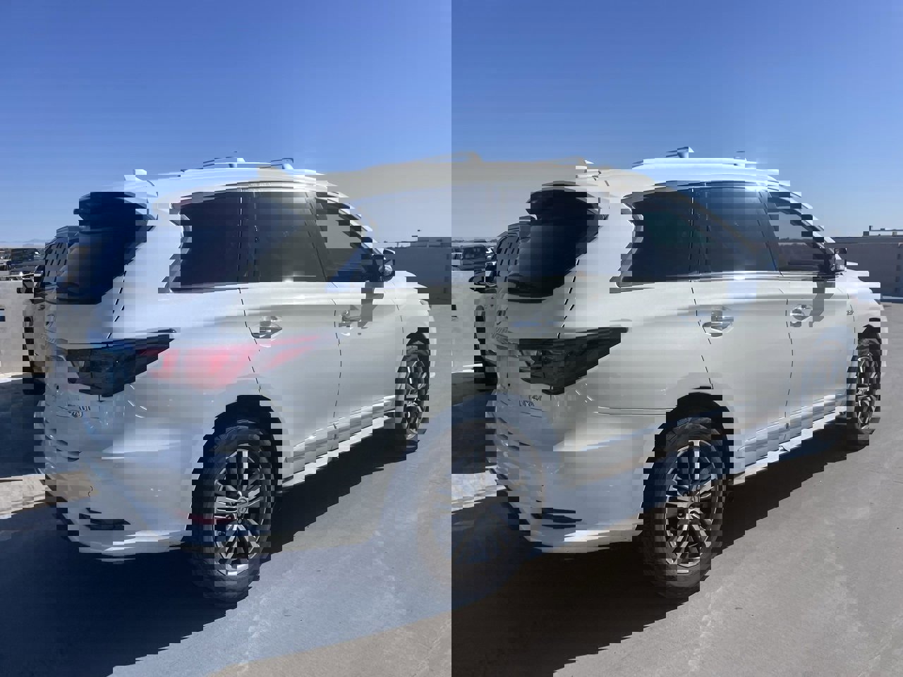 Used 2016 INFINITI QX60 FWD w/ Premium Plus Package image 2