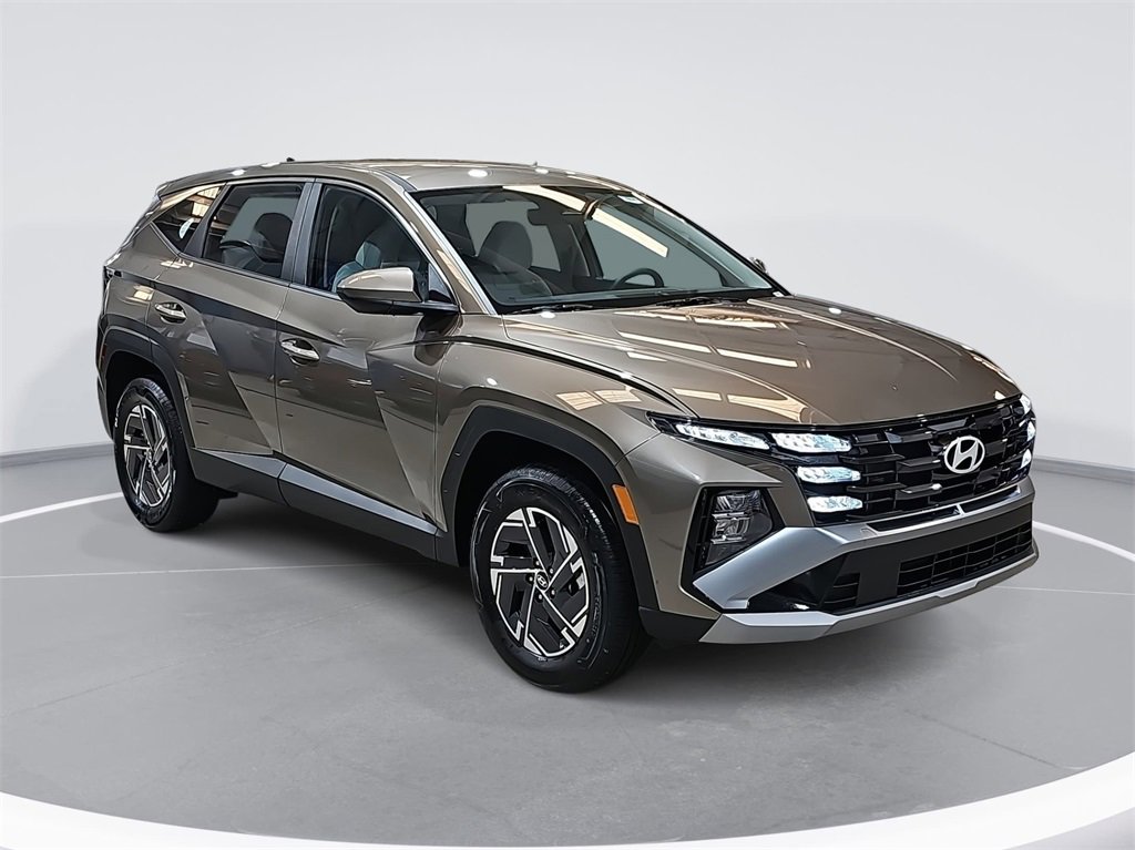 New 2026 Hyundai Tucson Blue SE image 3