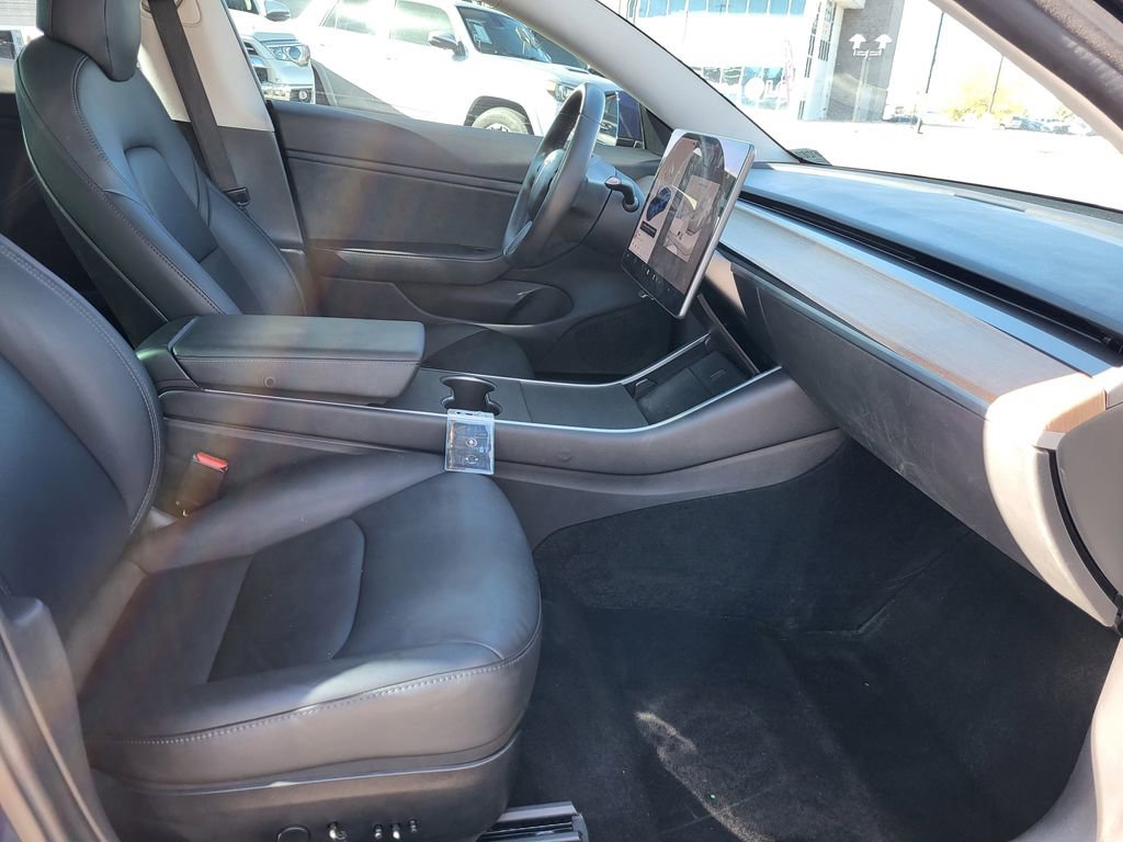 Used 2018 Tesla Model 3 Performance image 16