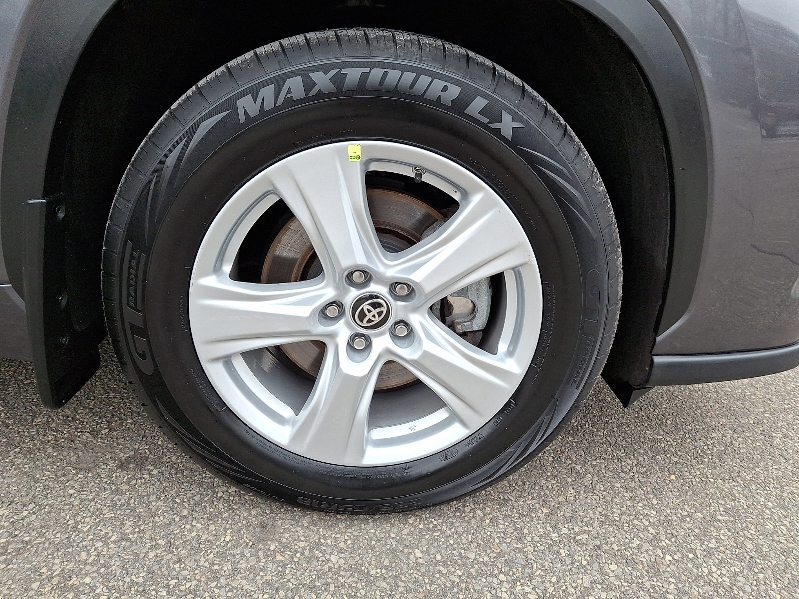 Used 2024 Toyota Highlander LE image 8