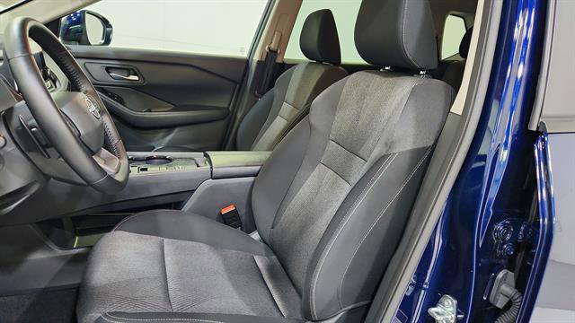 Certified 2025 Nissan Rogue SV image 11