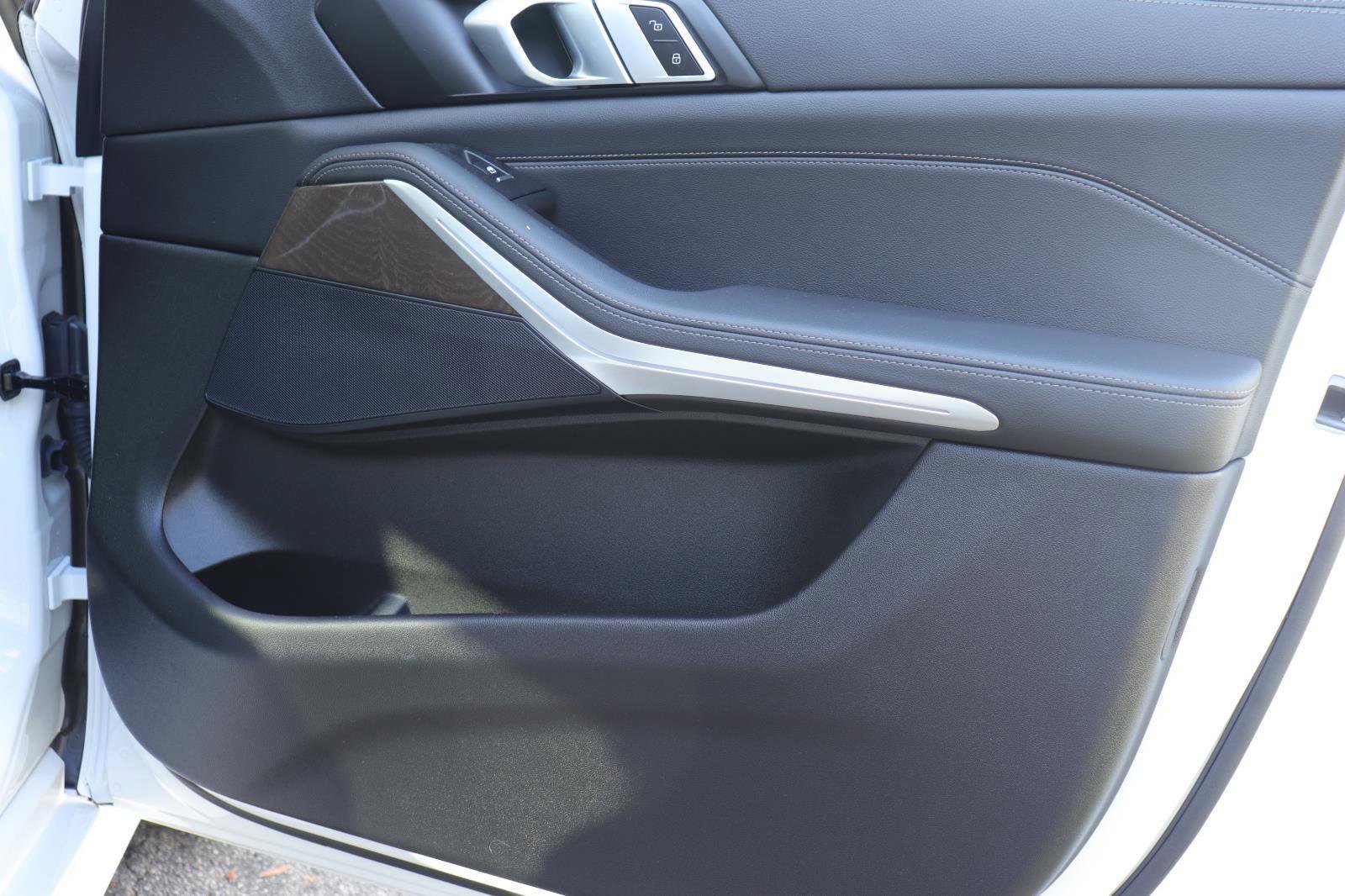 Used 2022 BMW X5 xDrive40i w/ M Sport Package image 19