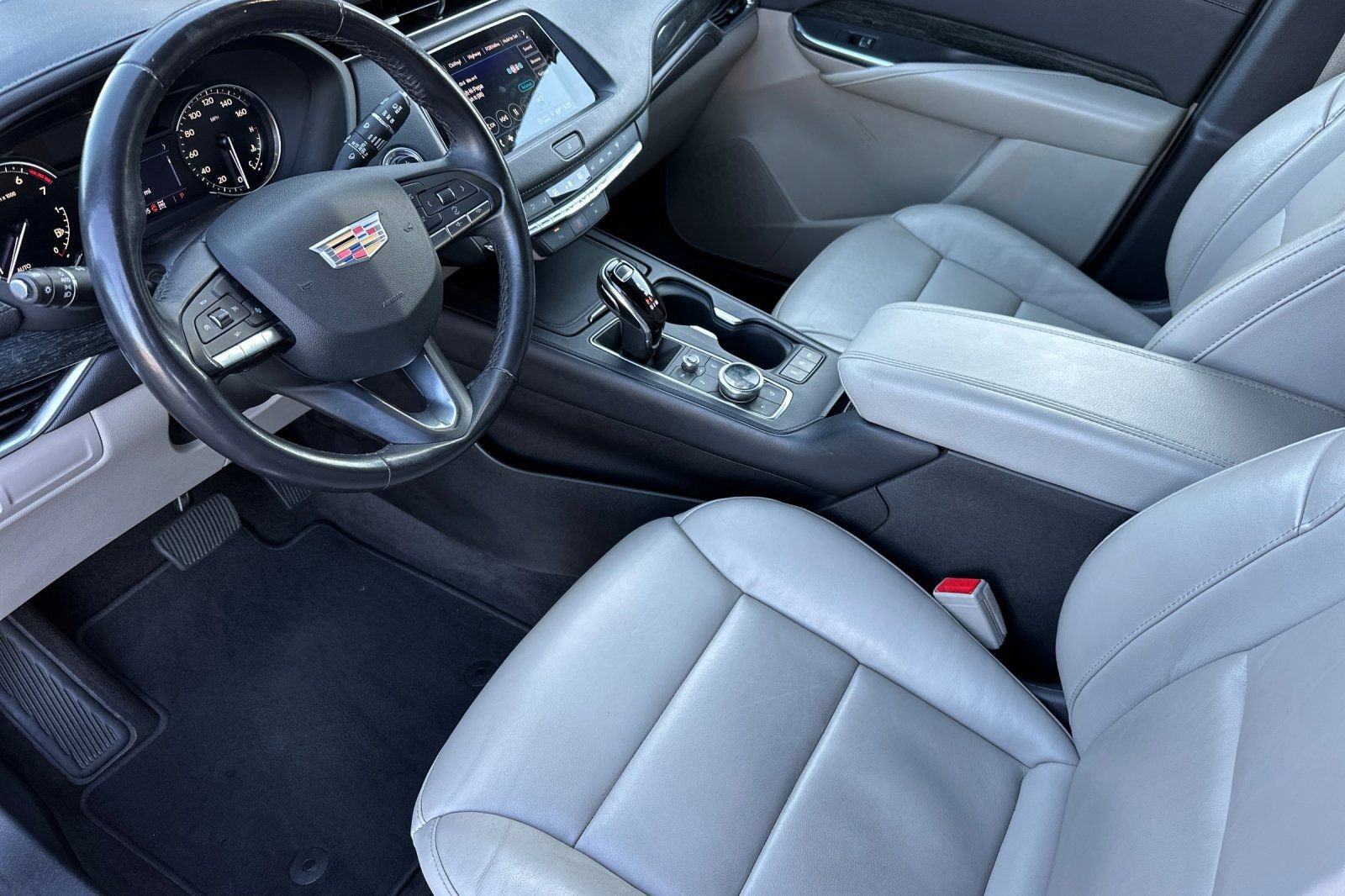 Used 2023 Cadillac XT4 Premium Luxury image 9