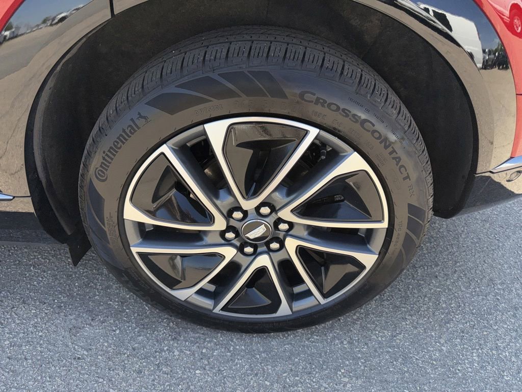 Used 2025 Cadillac Optiq Sport 2 w/ LPO, Floor Liner Package AWD/4WD image 31
