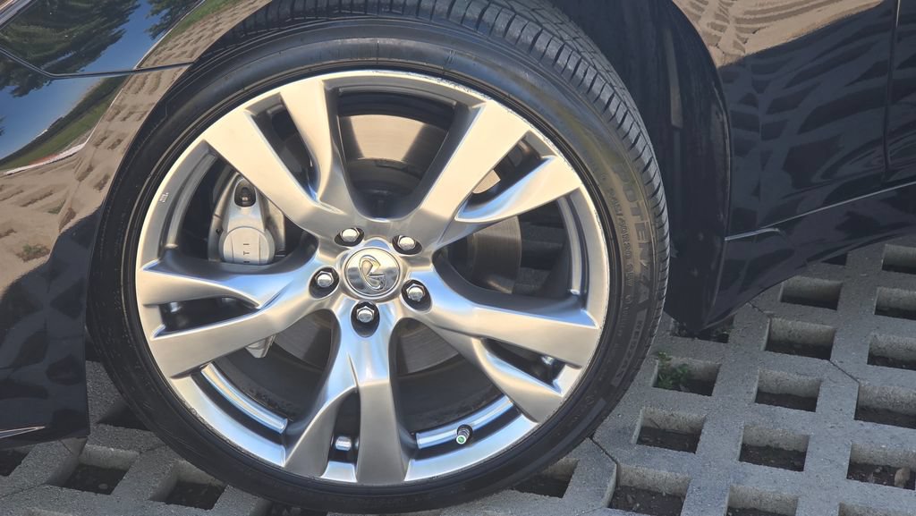 Used 2019 INFINITI Q70 Luxe w/ Sport Package AWD/4WD image 12