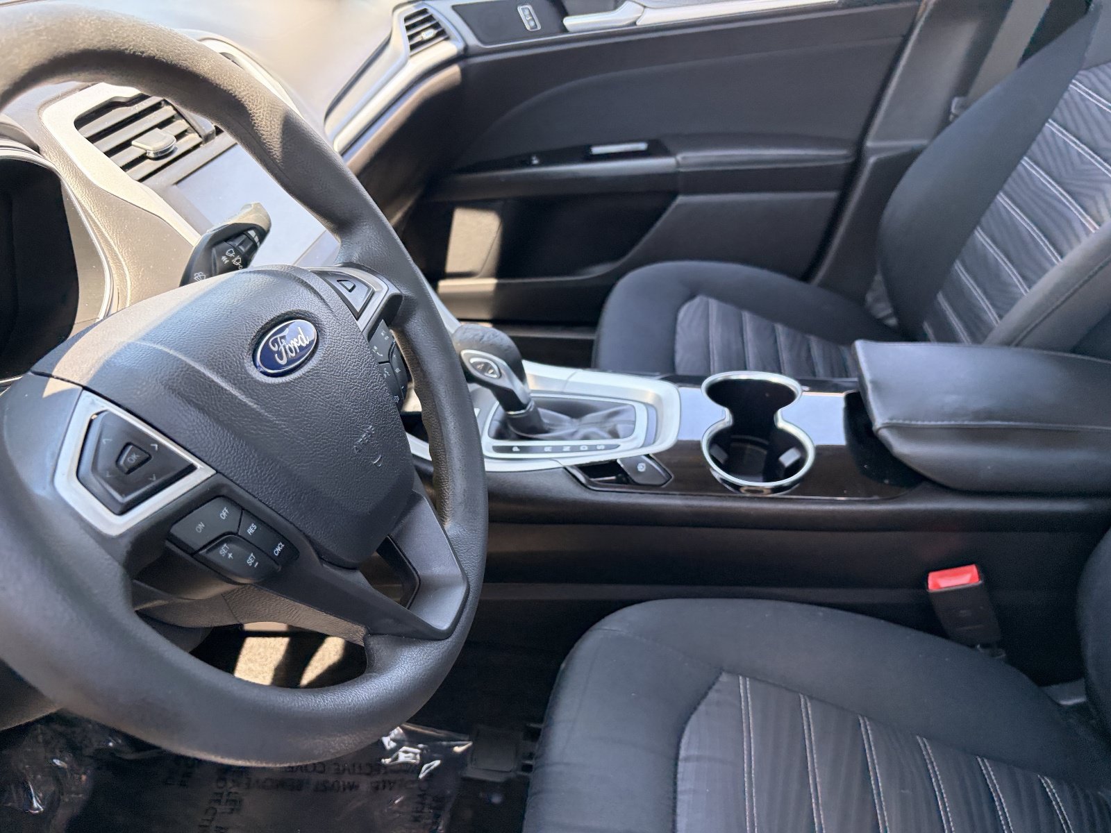 Used 2016 Ford Fusion SE FWD image 18