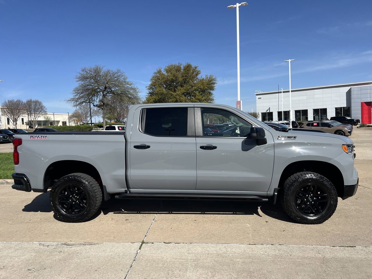 Used 2024 Chevrolet Silverado 1500 LT Trail Boss w/ Convenience Package II image 3
