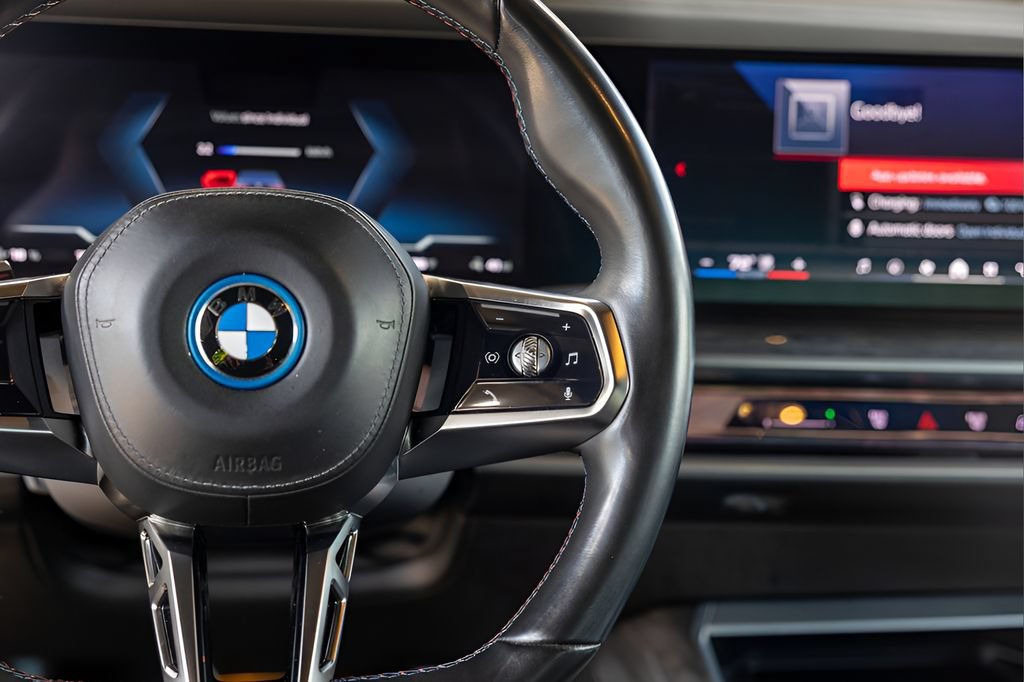 Used 2024 BMW i7 M70 AWD/4WD image 30