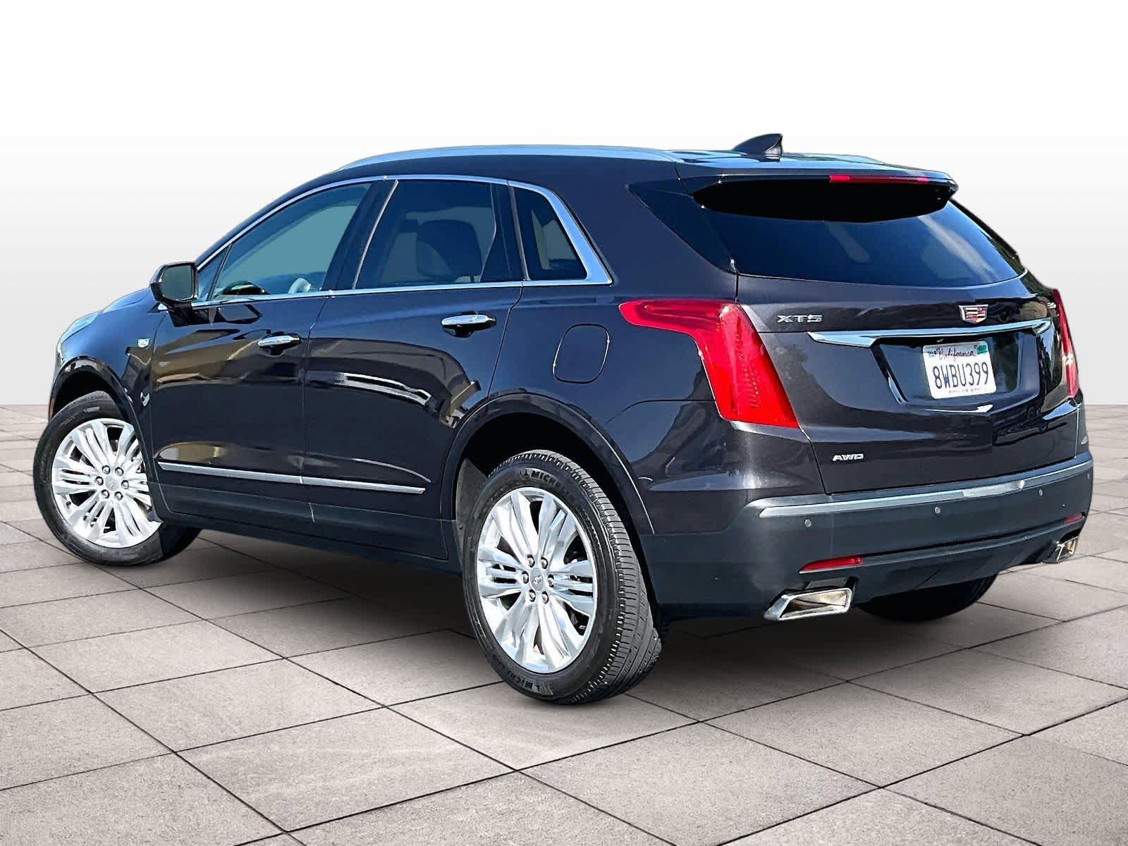 Used 2018 Cadillac XT5 Luxury w/ Driver Awareness Package AWD/4WD image 14