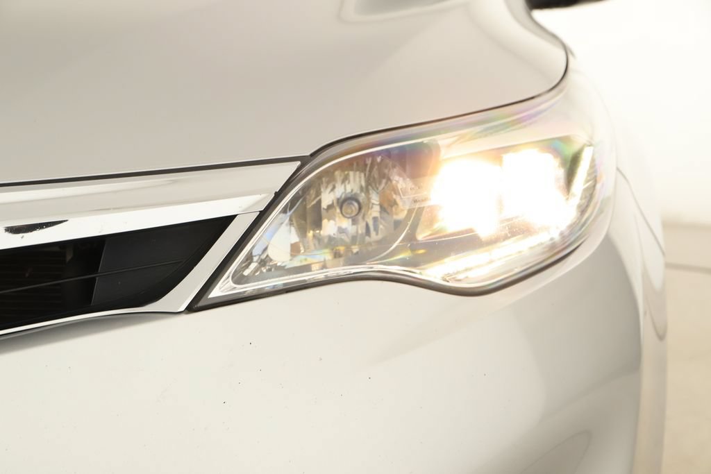 Used 2014 Toyota Avalon Limited w/ Technology Package FWD image 34