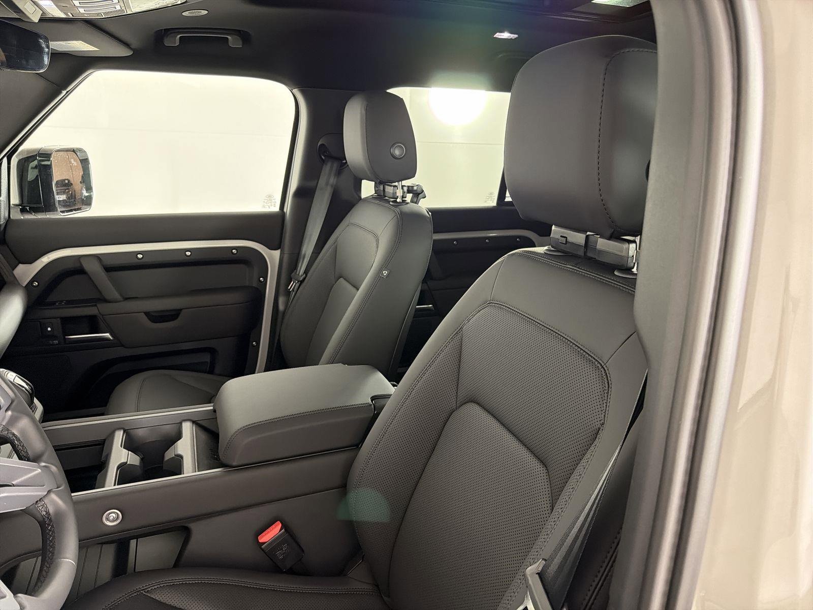 New 2026 Land Rover Defender 110 X-Dynamic SE image 24