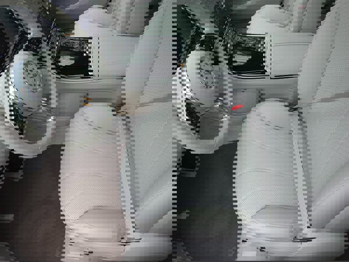 Used 2023 Mercedes-Benz EQE 350+ Sedan image 12