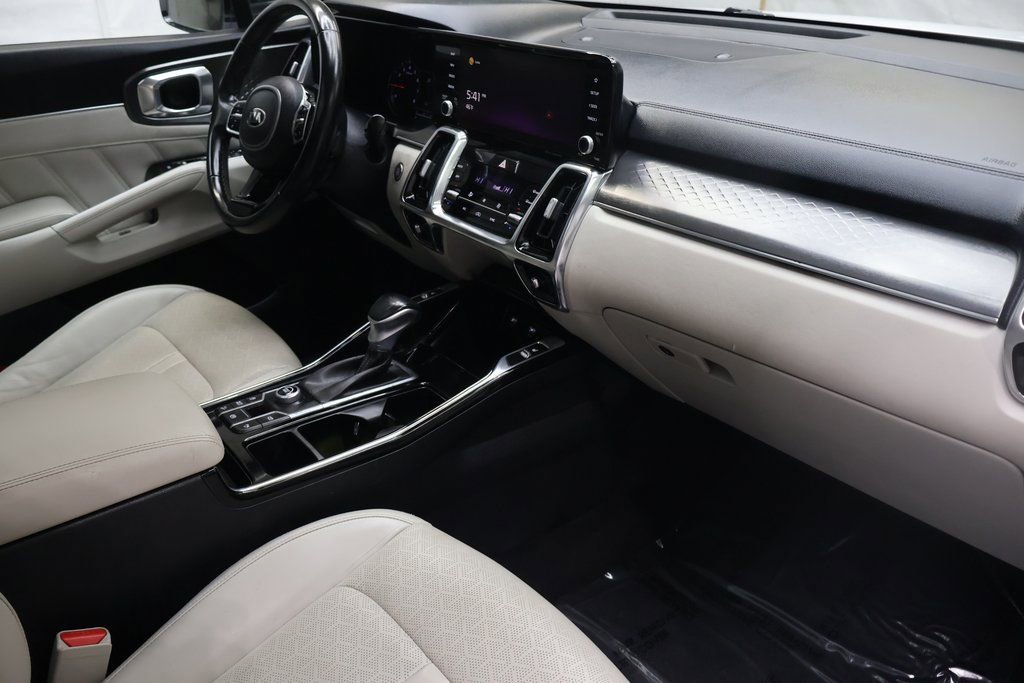 Used 2021 Kia Sorento SX image 11