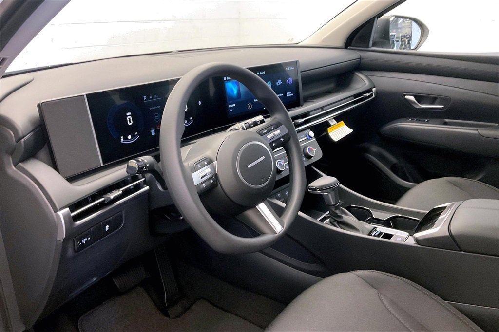 New 2025 Hyundai Tucson SE image 7