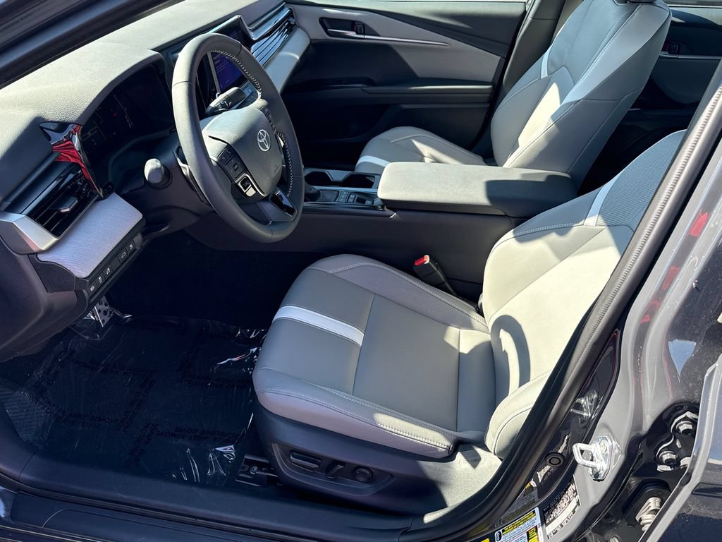 Used 2025 Toyota Camry SE AWD/4WD image 9